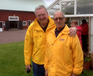 Fr.v. Carl-Gustaf Svensson och Håkan Fritiofsson under en av våra utflykter.